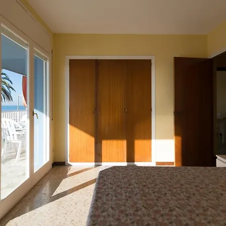 Apartamento En 1Era Linea Mar Con Terraza De 25M2 Castelldefels Exterior photo